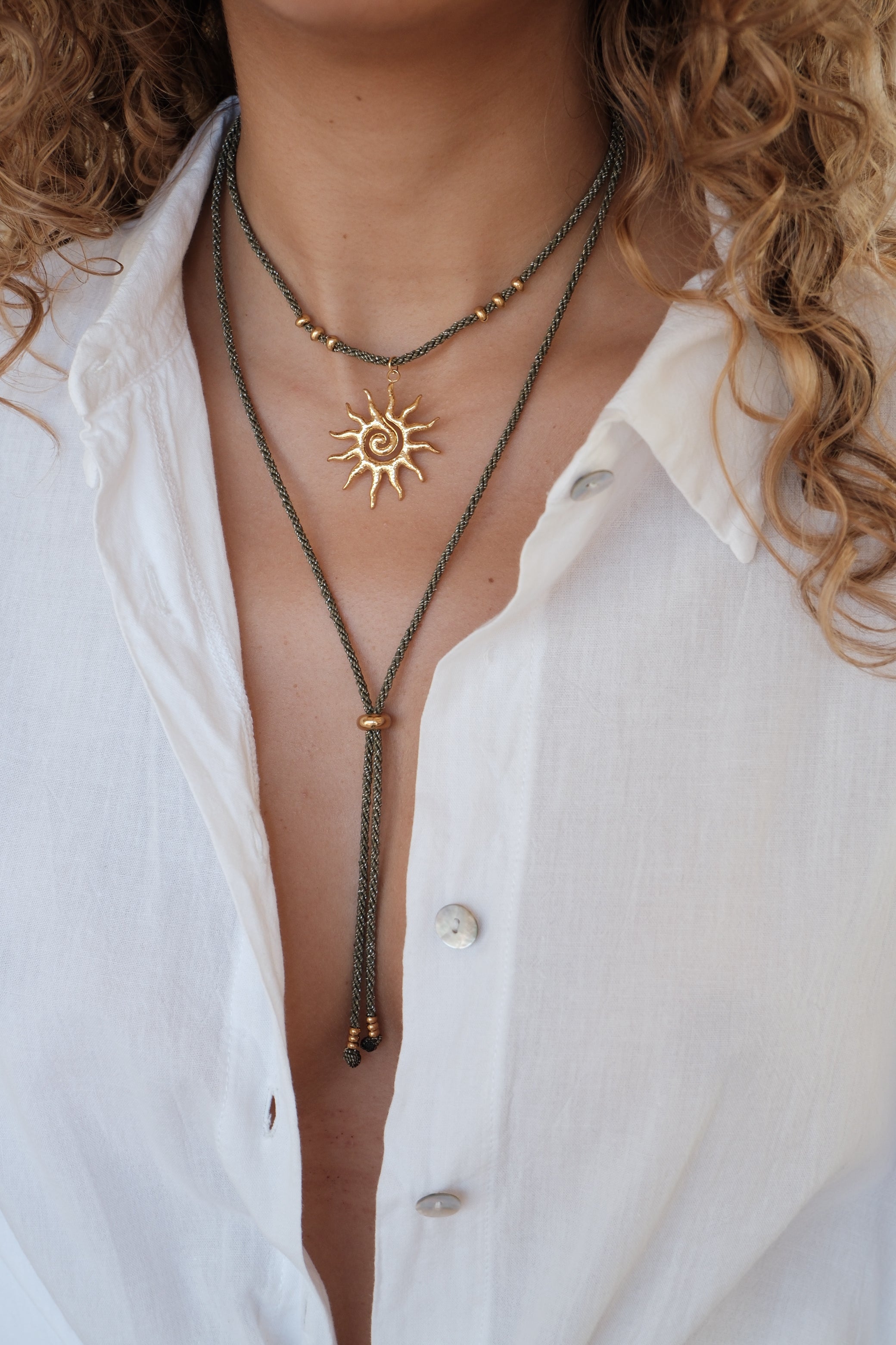 COLLIER MIA